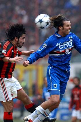 Gennaro Gattuso (Milan, li.) gegen Cristiano Doni (Genua) Fußball Herren Serie A 2003 2004, 1. Italienische Liga, AC Mailand - Sampdoria Genua 3:1 Gruppe Mailand Dynamik,
