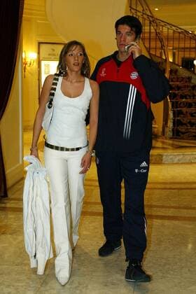 Michael Ballack (Bayern) und seine Freundin Simone auf dem Weg zum Bankett nach dem Rückspiel gegen Madrid Fußball EC 1 Herren Champions League 2003 2004, Achtelfinale, Madrid - FC Bayern München 1:0, Gruppe Madrid
