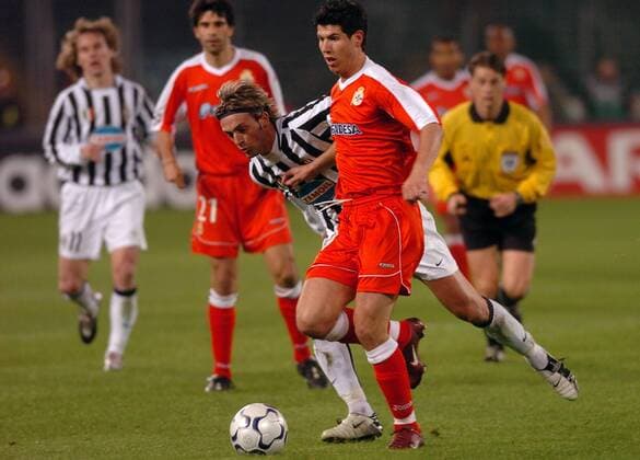 Albert Luque Martos (re., La Coruna) gegen Nicola Legrottaglie (Juventus) Fußball EC 1 Herren Champions League 2003 2004, Juventus Turin - Deportivo La Coruna 0:1, Juve, Vdig Gruppe Turin Dynamik,