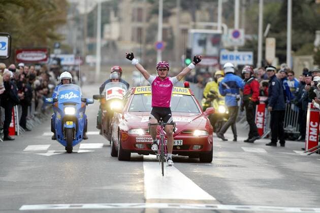 Alexander Winokurow (Kasachstan T-Mobile) freut sich während der Zieleinfahrt über seinen Etappensieg Radsport Herren 71. Paris - Nizza 2004, Straßenradsport, Straße, Rad, 6. Etappe, Digne-les-Bains - Cannes, Vdig Einzelbild Cannes