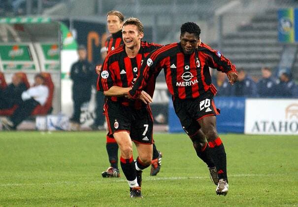 Andrej Schewtschenko (li.) fängt Torschützen Clarence Seedorf (beide Milan) zum Jubeln ein Fußball Herren Serie A 2003 2004, 1. Italienische Liga, Turin - AC Mailand 1:3 Gruppe Turin Freude, Begeisterung,