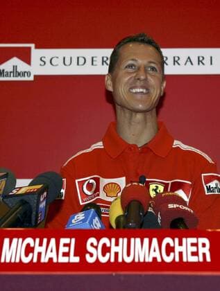 Michael Schumacher (Deutschland Ferrari) gut gelaunt während der Pressekonferenz Motorsport Grand Prix Herren Großer Preis von Malaysia 2004, Formel 1 Weltmeisterschaft, F1, F, GP, WM, Pressekonferenz, PK, Einzelbild Sepang Kuala Lumpur Freude,