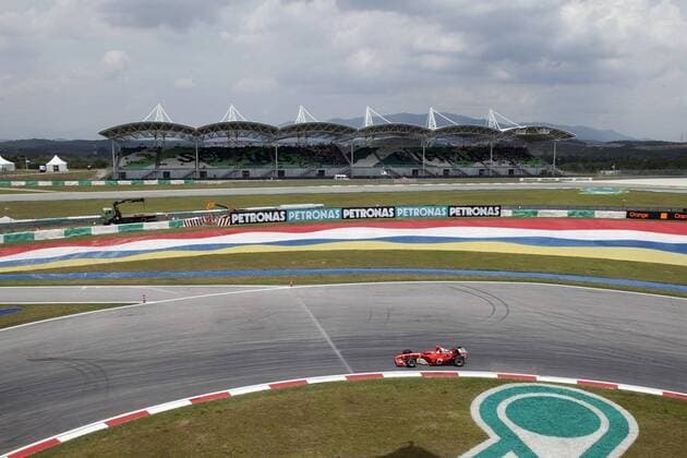 Qualifying zum GP von Malaysia 2004: Michael Schumacher (Deutschland Ferrari) dreht einsam seine Runden Motorsport Grand Prix Herren Großer Preis von Malaysia 2004, Formel 1 Weltmeisterschaft, F1, F, GP, WM Totale Sepang Kuala Lumpur