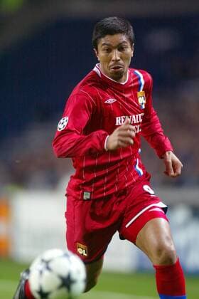 Giovane Elber (Lyon) am Ball Fußball EC 1 Herren Champions League 2003 2004, Porto - Olympique Lyonnais 2:0, OL, Vdig Einzelbild Porto Dynamik,  