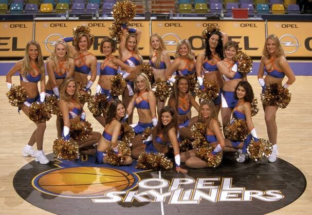 Das Opel Skyliners Dance Team Basketball 1. BL Herren BBL Saison 2003 2004, Opel Skyliners Frankfurt Totale Frankfurt M.