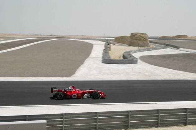 Rubens Barrichello (Brasilien Ferrari) in seinem Boliden Motorsport Grand Prix Herren Großer Preis von Bahrain 2004, Formel 1 Weltmeisterschaft, F1, F, GP, WM, Freies Training, Vdig Totale Bahrain Racing Circuit Manama
