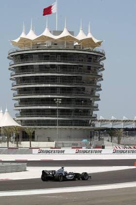 Kimi Räikkönen (Finnland McLaren Mercedes) in seinem Boliden Motorsport Grand Prix Herren Großer Preis von Bahrain 2004, Formel 1 Weltmeisterschaft, F1, F, GP, WM, Freies Training, Vdig Totale Bahrain Racing Circuit Manama