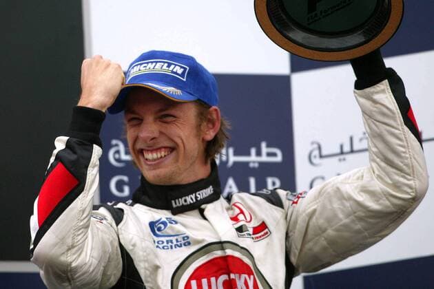 Jenson Button (England BAR-Honda) freut sich über den 3. Platz beim GP Bahrain 2004 Motorsport Grand Prix Herren Großer Preis von Bahrain 2004, Formel 1 Weltmeisterschaft, F1, F, GP, WM Einzelbild Bahrain Racing Circuit Manama Glück, Freude, Begeisterung,