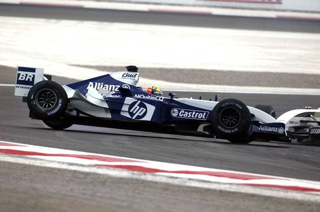 Ralf Schumacher (Deutschland BMW-Williams) verlässt nach leichter Kollision unfreiwillig die Strecke Motorsport Grand Prix Herren Großer Preis von Bahrain 2004, Formel 1 Weltmeisterschaft, F1, F, GP, WM, Vdig Einzelbild Bahrain Racing Circuit Manama Dynamik,