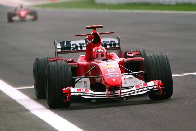 Michael Schumacher (Deutschland Ferrari) lässt sich während der Zieleinfahrt feiern Motorsport Grand Prix Herren Großer Preis von Bahrain 2004, Formel 1 Weltmeisterschaft, F1, F, GP, WM, Vdig Einzelbild Bahrain Racing Circuit Manama Freude,