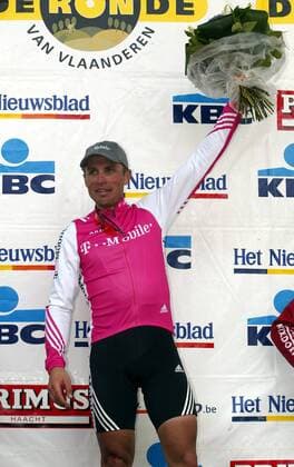 Steffen Wesemann (Deutschland T Mobile) gewinnt die Flandernrundfahrt 2004 Radsport Herren 88. Flandernrundfahrt 2004, Straßenradsport, Straße, Rad, Vdig Einzelbild Brügge - Meerbeke Freude,