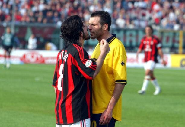Kopf an Kopf - Maurizio Domizzi (li., Modena) und Gennaro Gattuso (Milan) haben sich viel zu sagen Fußball Herren Serie A 2003 2004, 1. Italienische Liga, FC Modena - AC Mailand 1:1, Vdig Gruppe Modena Spannung,