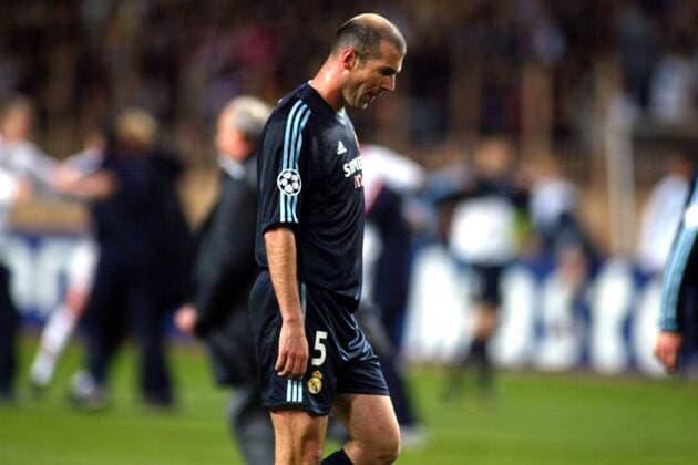 Zinedine Zidane (Real Madrid) enttäuscht Fußball EC 1 Herren Champions League 2003 2004, Viertelfinale, Monaco - Real Madrid 3:1, Einzelbild Monaco Enttäuschung,  