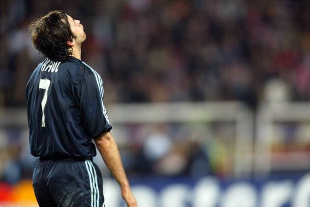Raul Gonzalez (Real Madrid) enttäuscht Fußball EC 1 Herren Champions League 2003 2004, Viertelfinale, Monaco - Real Madrid 3:1, Einzelbild Monaco Enttäuschung, Verzweiflung,  