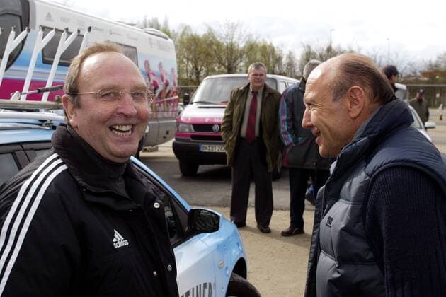 Teamchef Walter Godefroot (Belgien T Mobile, li.) und Teammanager Giancarlo Ferretti (Italien Fassa Bortolo) Radsport Herren Gent - Wevelgem 2004, Straßenradsport, Straße, Rad, Vdig Gruppe Wevelgem Freude,