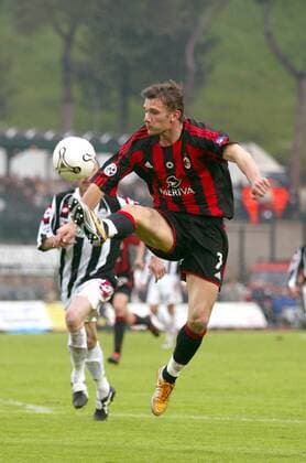 Andrej Schewtschenko (Milan) am Ball Fußball Herren Serie A 2003 2004, 1. Italienische Liga, AC Siena - AC Mailand 1:2, Vdig Einzelbild Siena Dynamik,
