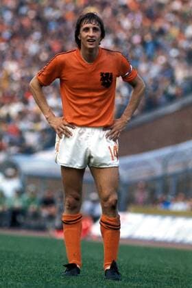 Johan Cruyff (Niederlande) staunt nicht schlecht Fußball WM Herren Weltmeisterschaft 1974, Länderspiel, Gruppenspiel, Gruppe 3, Nationalmannschaft, Nationalteam, Einzelbild Hannover