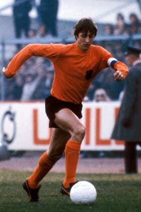 Johan Cruyff (Niederlande) am Ball Fußball Länderspiel Herren Weltmeisterschaftsqualifikation 1973, Qualifikation, Länderspiel, Nationalmannschaft, Nationalteam Einzelbild Amsterdam Dynamik,