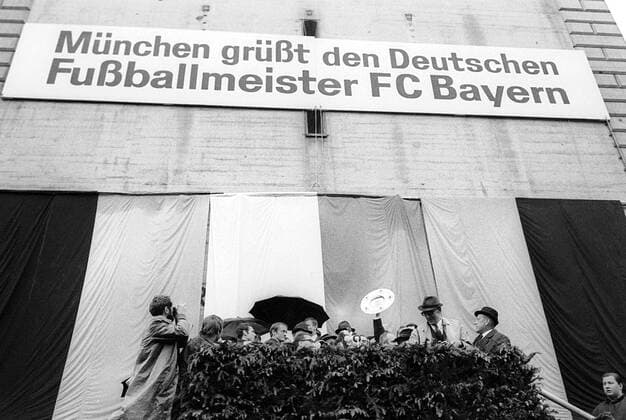 Fußball, FC Bayern München, Deutscher Meister 1969 München grüßt den Deutschen Meister 1969 FC Bayern Fußball 1. BL Herren Saison 1968 1969, FC Bayern München, Deutscher Meister, Deutsche Meisterschaft, Meisterfeier, Vneg Totale Rathausplatz München
