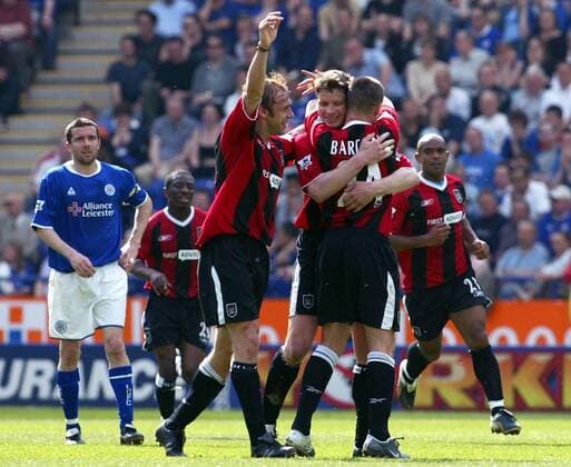 Torjubel, v.li.: Paul Bosvelt, Michael Tarnat und Joey Barton (alle Manchester City) umarmen sich Fußball Herren English Premier League 2003 2004, 1. Englische Liga, Leicester - Manchester City 1:1 Gruppe Leicester Freude,
