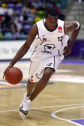 Chris Williams (Frankfurt) am Ball Basketball 1. BL Herren BBL 2003 2004, Opel Skyliners Frankfurt, Einzelbild Frankfurt M. Dynamik,