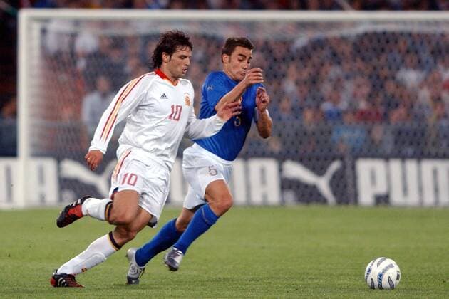 Fernando Morientes (li., Spanien) gegen Fabio Cannavaro (Italien) Fußball Länderspiel Herren Freundschaftsspiel 2004, Länderspiel, Test, Testspiel, Nationalmannschaft, Nationalteam, Vdig Gruppe Genua Dynamik,