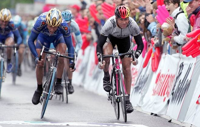 Zielspurt: Erik Zabel (re., Deutschland T Mobile) gegen Björn Leukemans (Belgien Mr. Bookmaker.com-Palmans-Collstrop) Radsport Herren Rund um den Henninger Turm 2004, Straßenradsport, Straße, Rad, Vdig Gruppe Frankfurt M. Dynamik,