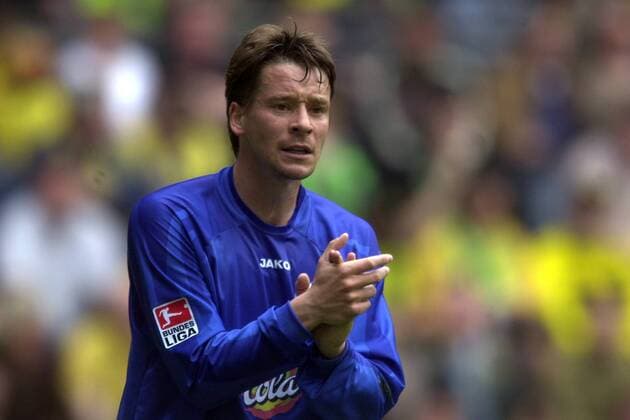 Ronald Maul (Rostock) feuert seine Teamkollegen an Fußball 1. BL Herren Saison 2003 2004, Dortmund - FC Hansa Rostock 4:1 Einzelbild Dortmund