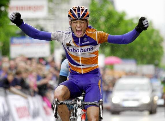 Karsten Kroon (Niederlande (Rabobank) gewinnt das Rennen Rund um den Henninger Turm Radsport Herren Rund um den Henninger Turm 2004, Straßenradsport, Straße, Rad Einzelbild Emotionen Frankfurt M. Glück Freude, Begeisterung,