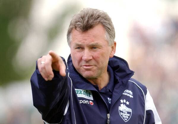 Trainer Benno Möhlmann (Fürth) gibt Anweisungen Fußball 2. BL Herren Saison 2003 2004, SpVgg Greuther Fürth Einzelbild Fürth