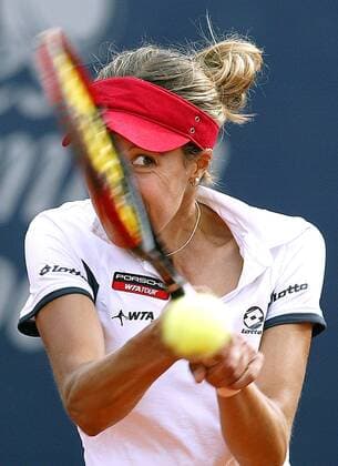 Anca Barna (Deutschland) - beidhändige Rückhand Tennis Damen Ladies German Open 2004, WTA-Tour Einzelbild Hundekehle Berlin