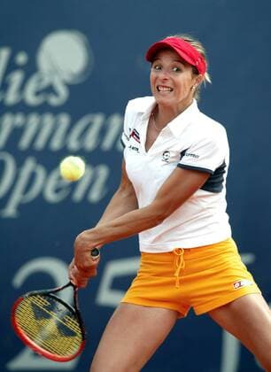Anca Barna (Deutschland) - beidhändige Rückhand Tennis Damen Ladies German Open 2004, WTA-Tour Einzelbild Hundekehle Berlin