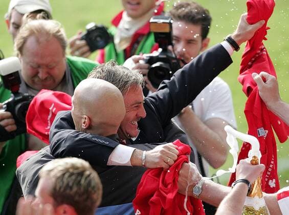 Trainer Walter Schachner (Grazer AK) jubelt - der GAK ist österreichischer Meister Fußball Herren tmobileBundesliga 2003 2004, 1. Österreichische Liga, Liebherr Grazer AK Gruppe Graz Freude, Begeisterung,