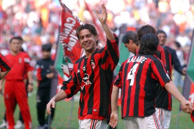 Alessandro Costacurta (Milan) feiert ausgelassen die 17. Meisterschaft Fußball Herren Serie A 2003 2004, 1. Italienische Liga, AC Mailand Einzelbild Mailand Freude,