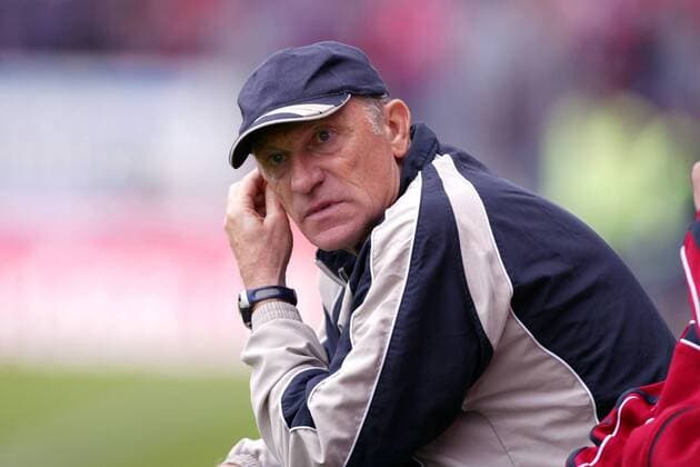 Trainer Eduard Geyer (Cottbus) Fußball 2. BL Herren Saison 2003 2004, Unterhaching - FC Energie Cottbus 2:0, Vdig Einzelbild Unterhaching