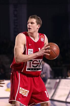 Nils Mittmann (Würzburg) am Ball Basketball 1. BL Herren BBL 2003 2004, Oldenburg - TSK Xrays Würzburg 92:73, X Rays Einzelbild Oldenburg
