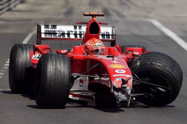Michael Schumacher (Deutschland Ferrari) in seinem defekten Boliden Motorsport Grand Prix Herren Großer Preis von Monaco 2004, Formel 1 Weltmeisterschaft, F1, F, GP, WM, Vdig Einzelbild Circuit de Monaco Monte Carlo