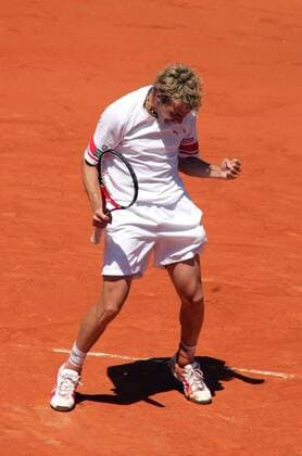 Jerome Haehnel (Frankreich) - Jubel Tennis Herren French Open 2004, Grand Slam, ATP-Tour, Sand, Sandplatz, Sandplatztennis, Sandplatzturnier Einzelbild Roland Garros Paris Freude, Begeisterung  