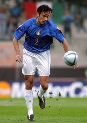 Cristian Zaccardo (Italien U21) fixiert den Ball Fußball EM Herren U 21 Europameisterschaft 2004, Länderspiel, Nationalmannschaft, Nationalteam, Gruppe A Einzelbild Bochum