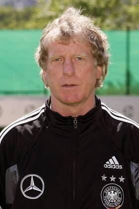 Co-Trainer Erich Rutemöller (Deutschland) Fußball EM Herren Vorschau Europameisterschaft 2004, Euro, Vorstellung, Präsentation, Pressetermin, Porträttermin Porträt