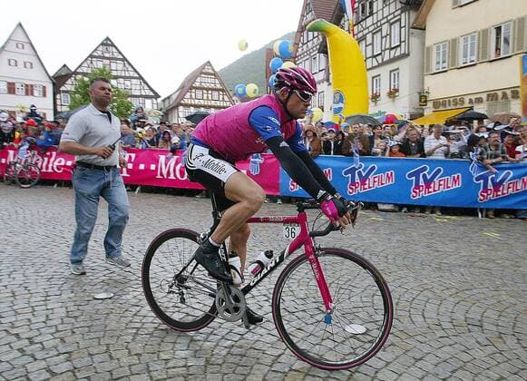 Jan Ullrich (Deutschland T Mobile) vor Beginn der 2. Etappe Radsport Herren Deutschlandtour 2004, Deutschlandrundfahrt, Rundfahrt, Straßenradsport, Straße, Rad Einzelbild 2. Etappe Bad Urach - Wangen