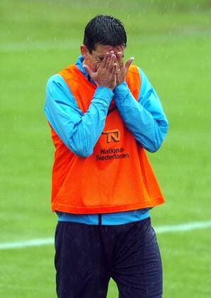 Roy Makaay (Niederlande) enttäuscht Fußball EM Herren Vorbereitung EURO 2004, Europameisterschaft, Nationalmannschaft, Nationalteam, Training, Holland, Einzelbild Lausanne Enttäuschung,