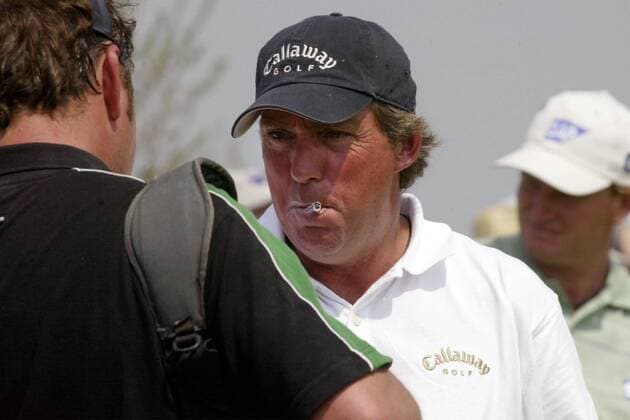 Barry Lane (England, re.) schnorrt eine Zigarette Golf Herren Deutsche Bank SAP Open 2004, Golfen, PGA European Tour, TPC of Europe Gruppe St. Leon-Rot Heidelberg