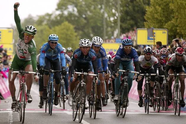 Sebastien Hinault (li., Frankreich Credit Agricole) bejubelt bei der Zieleinfahrt seinen Etappensieg Radsport Herren Deutschlandtour 2004, Deutschlandrundfahrt, Rundfahrt, Straßenradsport, Straße, Rad, Vdig Gruppe 4. Etappe Bad Tölz - Landshut Freude, Begeisterung,