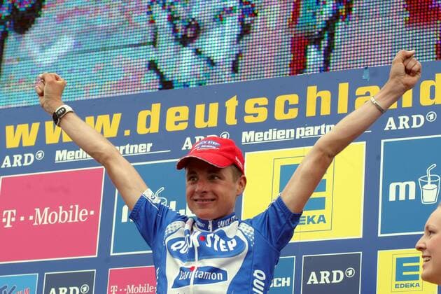 Patrik Sinkewitz (Deutschland Quick Step-Davitamon) - Siegerehrung für den Führenden der Gesamtwertung Radsport Herren Deutschlandtour 2004, Deutschland-Tour, Deutschlandrundfahrt, Rundfahrt, Vdig Einzelbild 5. Etappe Kelheim - Kulmbach Freude,