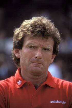 Trainer Egon Coordes (Stuttgart) nachdenklich Fußball 1. BL Herren Saison 1986 1987, VfB Stuttgart Porträt Stuttgart Nachdenklichkeit, Skepsis
