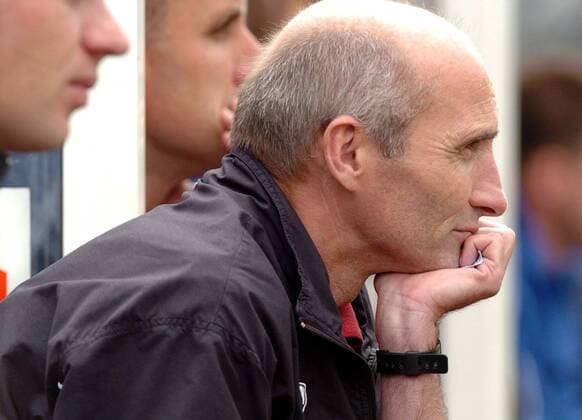 Trainer Horst Ehrmantraut (Saarbrücken) nachdenklich Fußball Herren Regionalliga Süd 2003 2004, 3. Liga, 1. FC Saarbrücken, Einzelbild Saarbrücken Nachdenklichkeit,