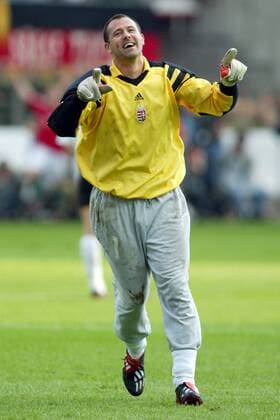 Torwart Gabor Kiraly (Ungarn) jubelt Fußball Länderspiel Herren Nationalmannschaft 2004, Nationalteam, Nationaltrikot, Test, Testspiel, Freundschaftsspiel Einzelbild Kaiserslautern Freude, Begeisterung