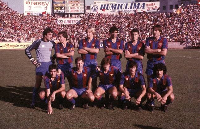 Mannschaftsbild FC Barcelona, hi.v.li.: Torwart Javier Gonzalez Urruticoechea, Jose Vicente Felip Sanchez, Bernd Schuster, Jose Ramon Alesanco, Julio Alberto, Bernardo Miguel Migueli; vorn: Francisco Jose, Carrasco, Perico Alonso, Victor Munoz Manrique... Fußball Herren DEUTSCHSPRACHIGE SPORTZEITSCHRIFTEN UND -ZEITUNGEN NUR NACH RÜCKSPRACHE, Primera Division 1983 1984 Totale 1. Spanische Liga Palma de Mallorca