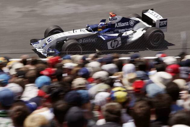 Juan Pablo Montoya (Kolumbien BMW-Williams) in seinem Rennwagen vor der Tribüne Motorsport Grand Prix Herren Großer Preis von Kanada 2004, Formel 1 Weltmeisterschaft, F1, F, GP, WM, Freies Training, Vdig, Einzelbild Montreal Dynamik,